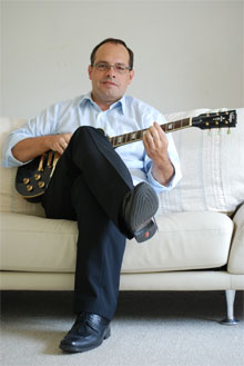 Andi Lux mit Rockgitarre
